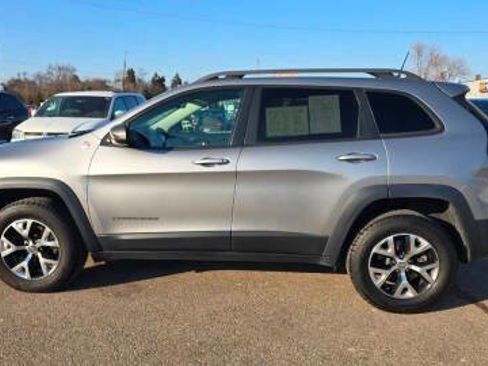 Used 2016 Jeep Cherokee Trailhawk w/ Cold Weather Group image 2