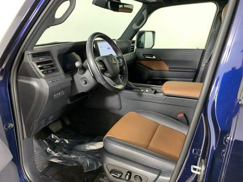 Used 2024 Lexus GX 550 w/ Cold Area Package AWD/4WD image 33