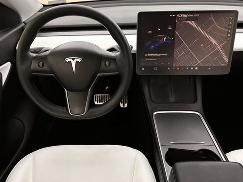 Used 2021 Tesla Model Y Long Range image 11