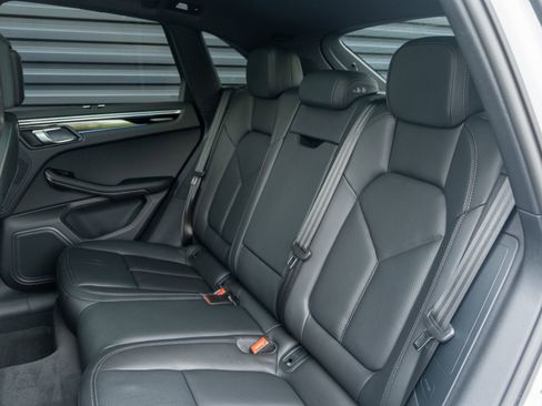 Certified 2023 Porsche Macan AWD/4WD image 31