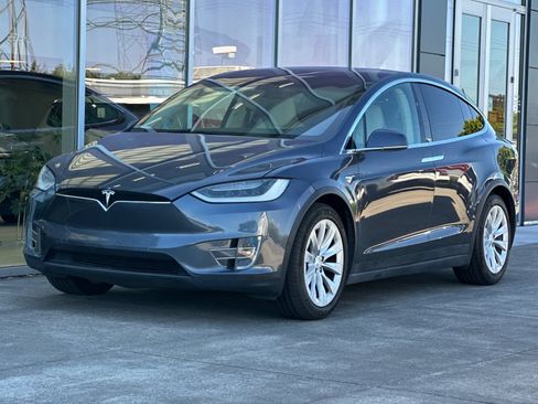 Used 2018 Tesla Model X 75D AWD/4WD image 7