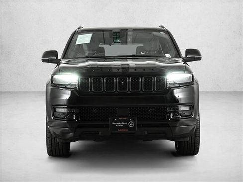Used 2022 Jeep Wagoneer Series III AWD/4WD image 2