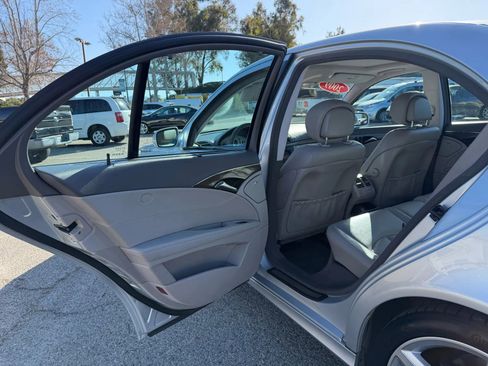 Used 2009 Mercedes-Benz E 350 Sedan image 18