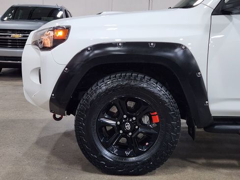 Used 2020 Toyota 4Runner SR5 Premium image 6