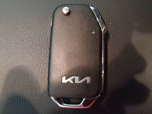 Used 2025 Kia Soul LX w/ LX Technology Package image 32