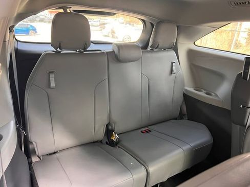 Used 2021 Toyota Sienna XLE image 33