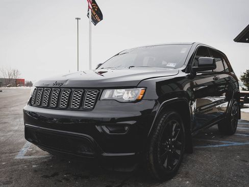 Used 2018 Jeep Grand Cherokee Altitude image 20