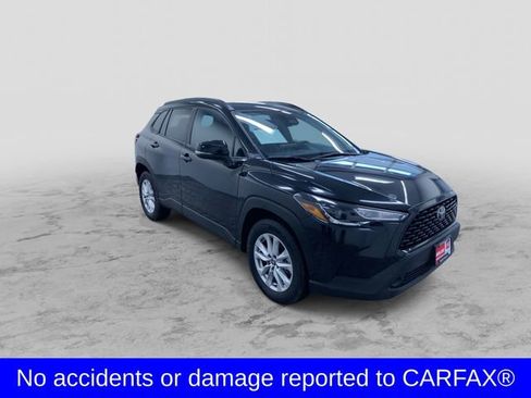Used 2025 Toyota Corolla Cross LE image 3