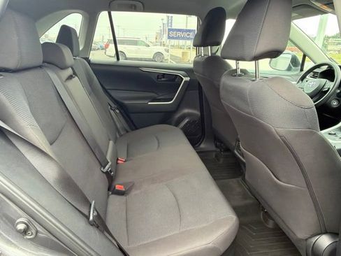Used 2021 Toyota RAV4 LE AWD/4WD image 14
