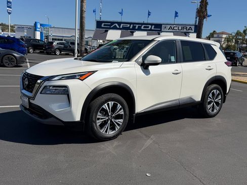 Used 2023 Nissan Rogue SV FWD image 4