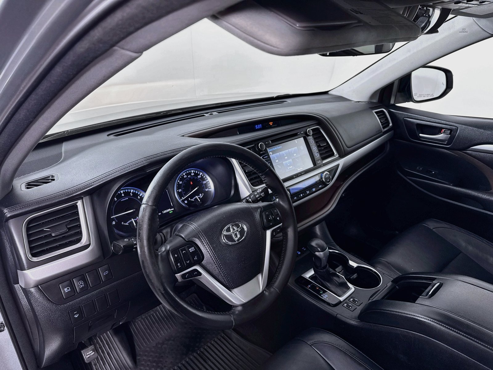 Used 2017 Toyota Highlander XLE AWD/4WD image 4