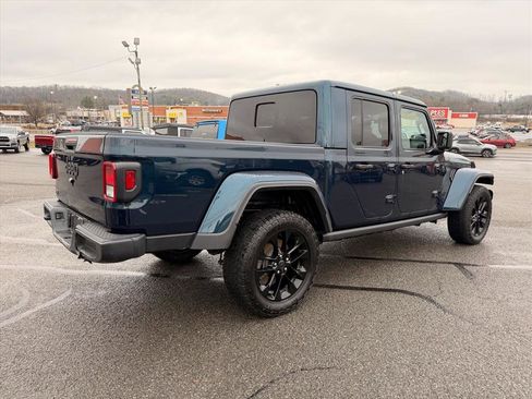 Used 2025 Jeep Gladiator Sport image 6