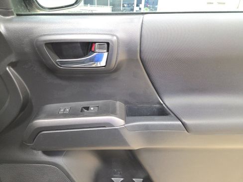 Used 2023 Toyota Tacoma TRD Sport image 19