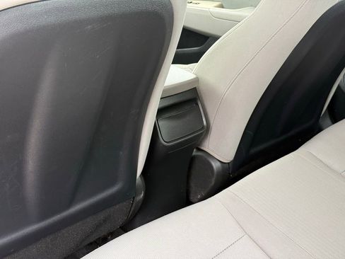 Used 2017 Hyundai Elantra SE image 24