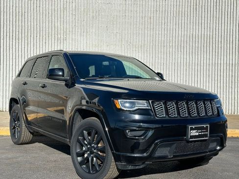 Used 2022 Jeep Grand Cherokee Laredo X AWD/4WD image 6