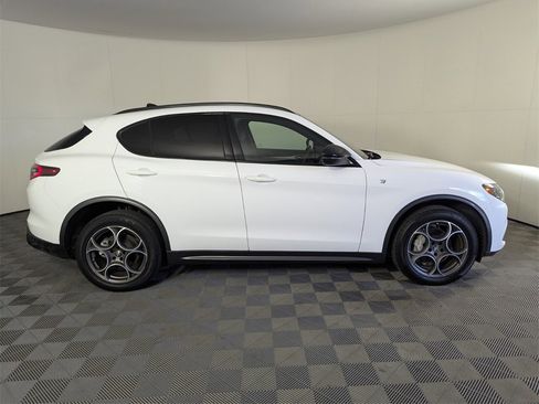 Used 2024 Alfa Romeo Stelvio Ti image 4