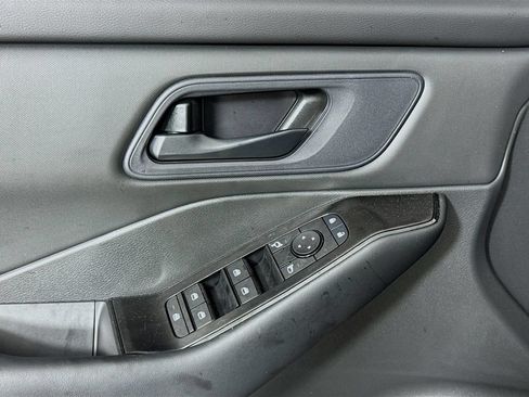 Used 2026 Nissan Rogue S FWD image 17