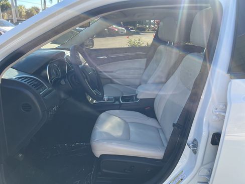 Used 2022 Chrysler 300 Touring L w/ Popular Equipment Group image 10