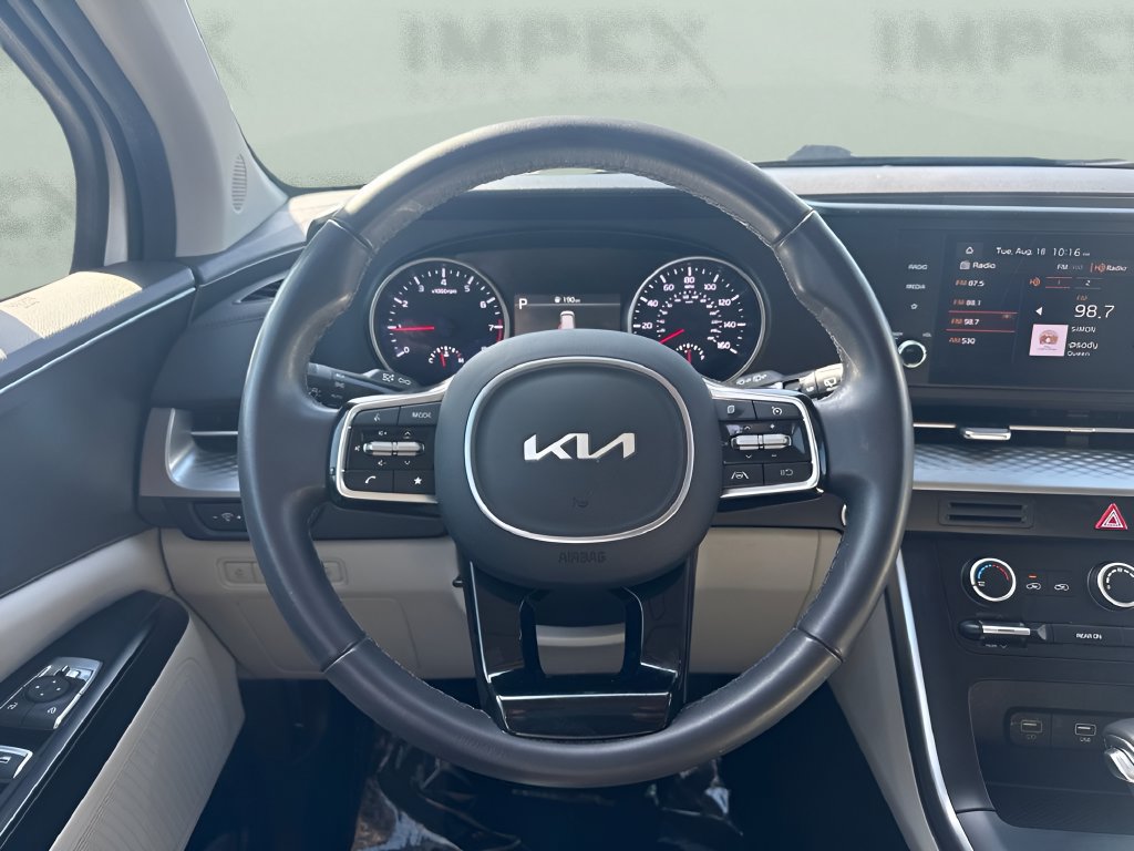 Used 2024 Kia Carnival LX FWD image 8