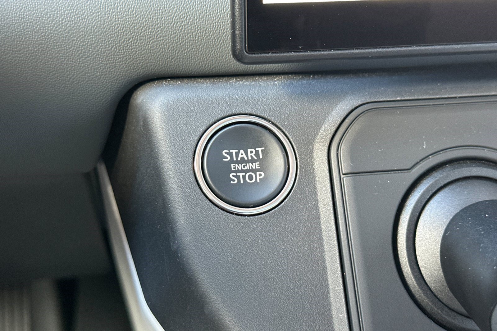 Used 2026 Land Rover Defender 110 X-Dynamic SE AWD/4WD image 17