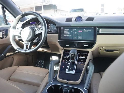 Used 2020 Porsche Cayenne Turbo AWD/4WD image 32