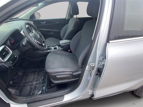 Used 2020 Kia Sorento LX image 30