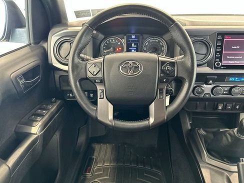 Used 2022 Toyota Tacoma TRD Off-Road AWD/4WD image 9