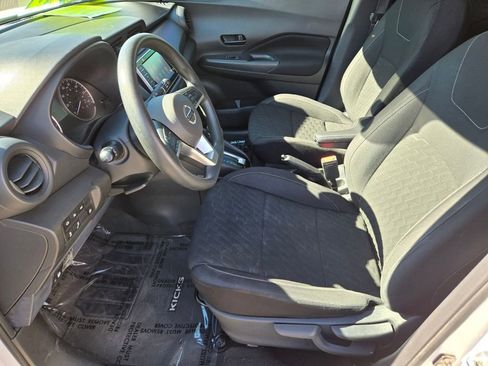 Used 2021 Nissan Kicks S image 11