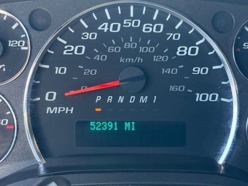 Used 2022 Chevrolet Express 2500 RWD image 3