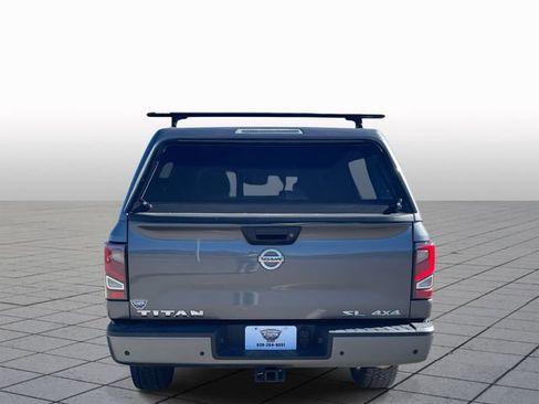 Used 2021 Nissan Titan SL w/ Moonroof Package image 6