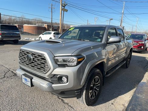 Used 2021 Toyota Tacoma TRD Sport image 3