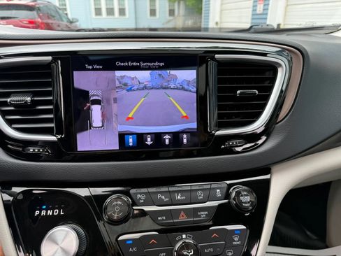 Used 2018 Chrysler Pacifica Touring-L Plus w/ Advanced Safetytec Group FWD image 32