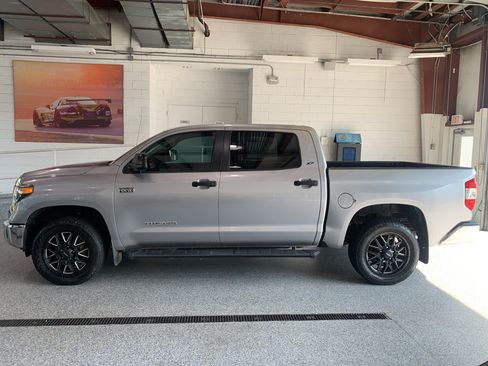 Used 2019 Toyota Tundra SR5 w/ SR5 Upgrade Package AWD/4WD image 8