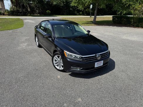 Used 2017 Volkswagen Passat 1.8T SEL Premium FWD image 41