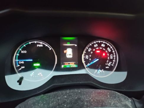 Used 2022 Toyota RAV4 LE image 8