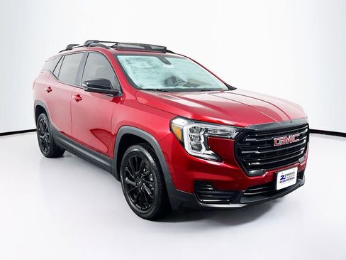 Used 2024 GMC Terrain SLE w/ Driver Convenience Package image 1