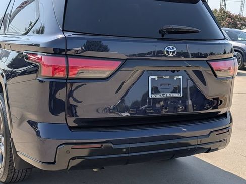 Used 2023 Toyota Sequoia Platinum AWD/4WD image 8
