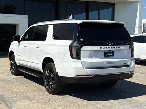 Used 2025 Chevrolet Suburban LT w/ Comfort Package AWD/4WD image 9