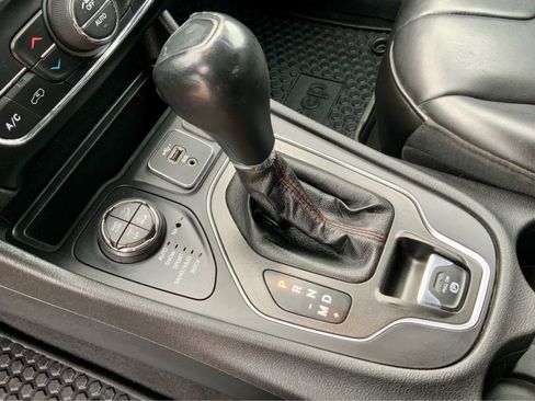 Used 2021 Jeep Cherokee Trailhawk image 46