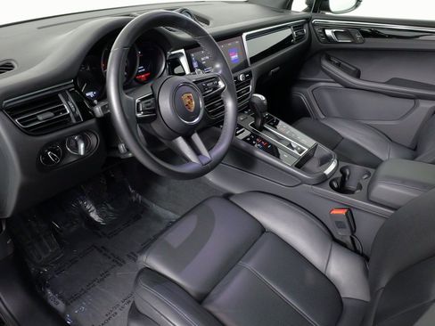 Used 2024 Porsche Macan image 32