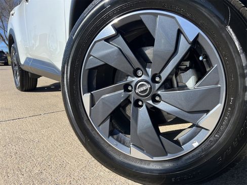 Certified 2025 Nissan Rogue SV image 7