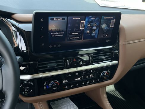 New 2026 Nissan Pathfinder Platinum FWD image 10