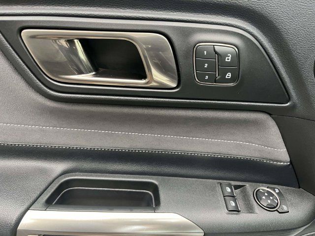 Used 2019 Ford Mustang Shelby GT350 w/ Technology Package RWD image 18