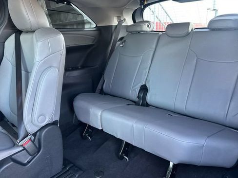 Certified 2026 Toyota Sienna XLE FWD image 19