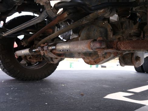 Used 2015 Ford F350 Lariat w/ Lariat Interior Package image 12