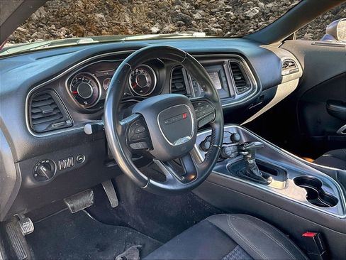 Used 2015 Dodge Challenger SXT image 11