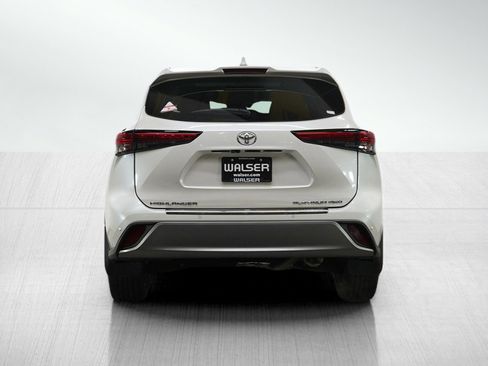 Used 2021 Toyota Highlander Platinum AWD/4WD image 4