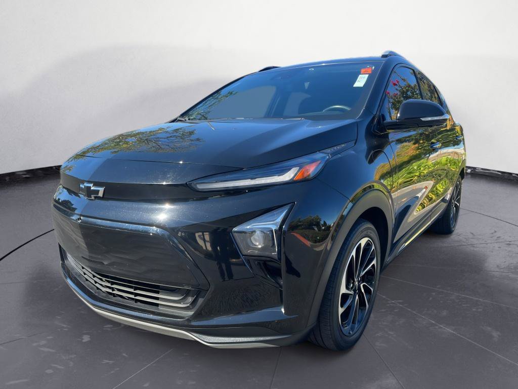Used 2022 Chevrolet Bolt EUV Premier w/ Sun & Sound Package FWD image 2