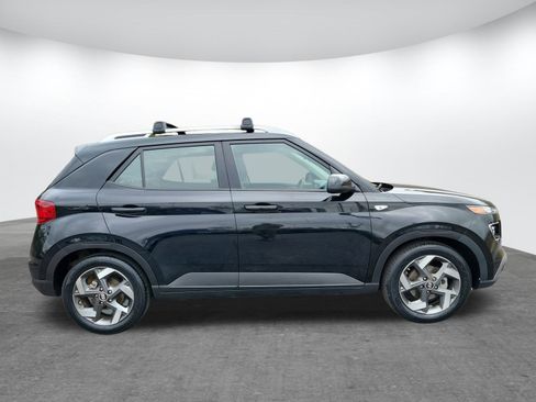 Used 2023 Hyundai Venue SEL image 2