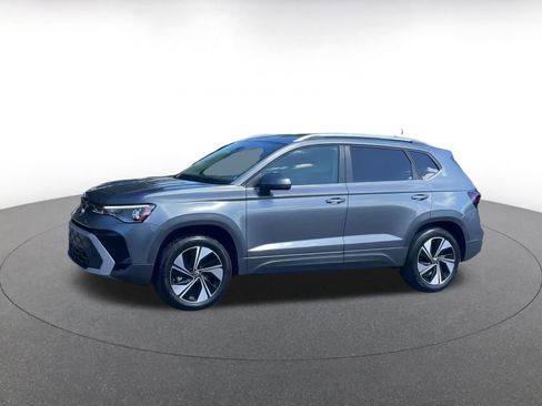 Used 2025 Volkswagen Taos SE image 7